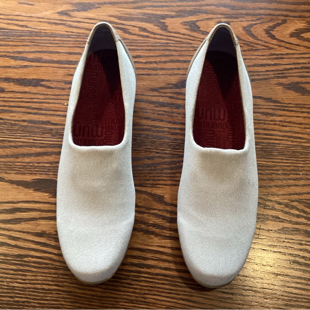 Munro Traveler Slip On Loafers in Tan